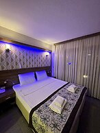 Dolphin Apart & Hotel