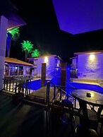 Dolphin Apart & Hotel