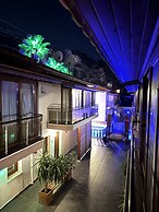 Dolphin Apart & Hotel