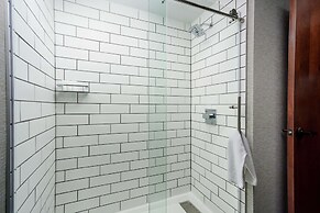 Joinery Hotel Pittsburgh, Curio Collection by Hilton