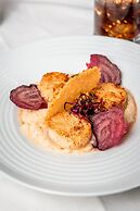 Joinery Hotel Pittsburgh, Curio Collection by Hilton