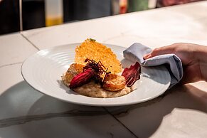 Joinery Hotel Pittsburgh, Curio Collection by Hilton