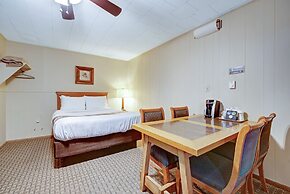 Four Seasons Lodge