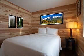 Four Seasons Lodge