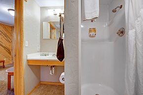 Four Seasons Lodge