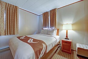 Four Seasons Lodge