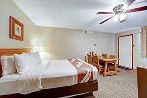 Four Seasons Lodge