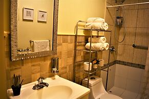 Kangaroo Wasi Airport Bed & Breakfast