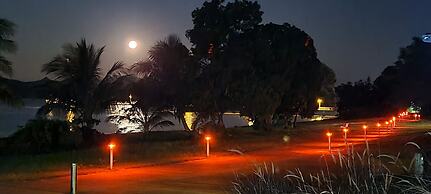 Cardwell Beachfront Motel