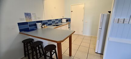 Cardwell Beachfront Motel