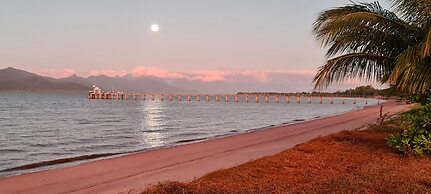 Cardwell Beachfront Motel