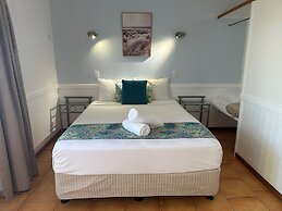 Cardwell Beachfront Motel