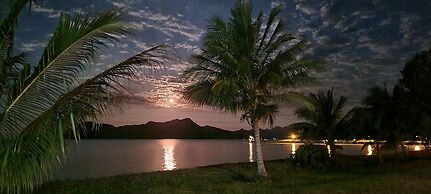 Cardwell Beachfront Motel