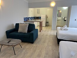 Cardwell Beachfront Motel