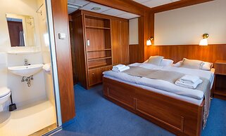 Grand Jules Boat Hotel Budapest