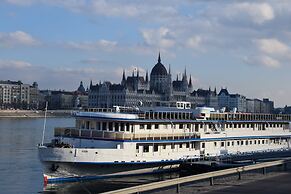 Grand Jules Boat Hotel Budapest