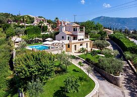 Il Tesori Dassia Villas