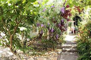 Leigh Lani Guest House