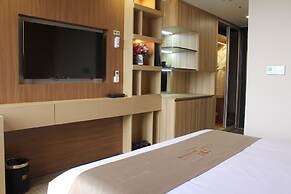 Royal Emporium Incheon Airport Hotel