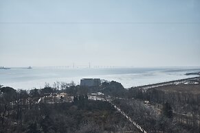 Royal Emporium Incheon Airport Hotel