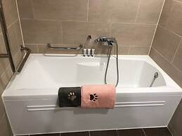 Royal Emporium Incheon Airport Hotel