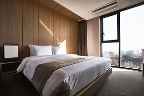Royal Emporium Incheon Airport Hotel