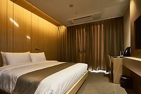 Royal Emporium Incheon Airport Hotel