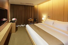 Royal Emporium Incheon Airport Hotel