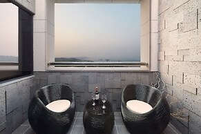 Royal Emporium Incheon Airport Hotel