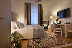 Old Town Residence by Little King