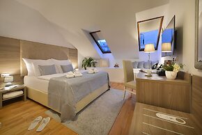 Old Town Residence by Little King