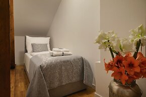 Old Town Residence by Little King