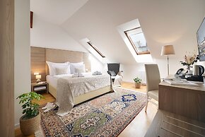 Old Town Residence by Little King