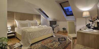 Old Town Residence by Little King