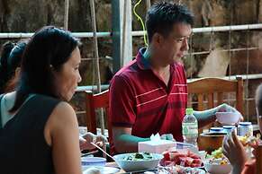 Be Home 3 Hostel and Bungalow