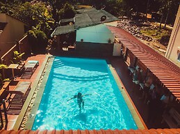 Be Home 3 Hostel and Bungalow