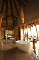 Nambiti Plains Private Game Lodge