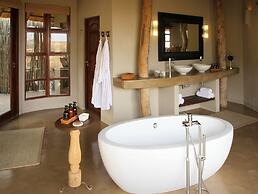 Nambiti Plains Private Game Lodge