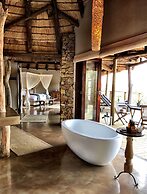 Nambiti Plains Private Game Lodge