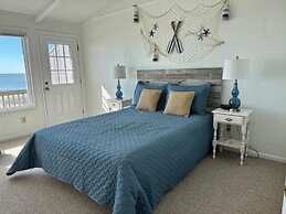 Eastside  3 Bedroom Home by RedAwning