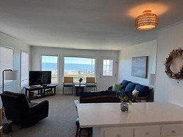 Eastside  3 Bedroom Home by RedAwning