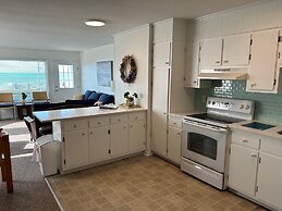 Eastside  3 Bedroom Home by RedAwning