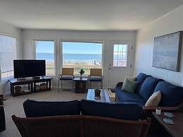 Eastside  3 Bedroom Home by RedAwning