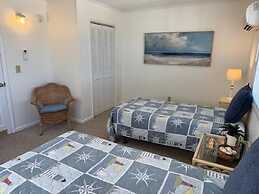 Eastside  3 Bedroom Home by RedAwning