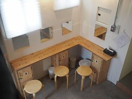 NEW WORLD INN - Hostel