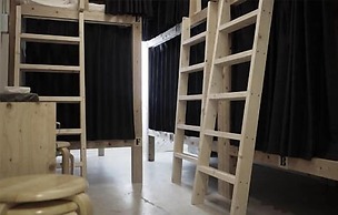 NEW WORLD INN - Hostel