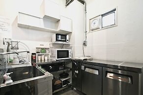 NEW WORLD INN - Hostel