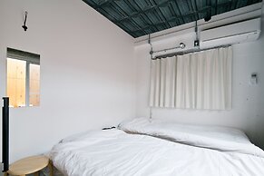 NEW WORLD INN - Hostel