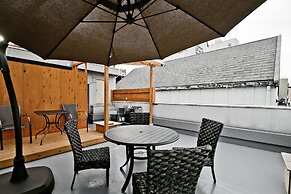 NEW WORLD INN - Hostel