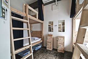 NEW WORLD INN - Hostel